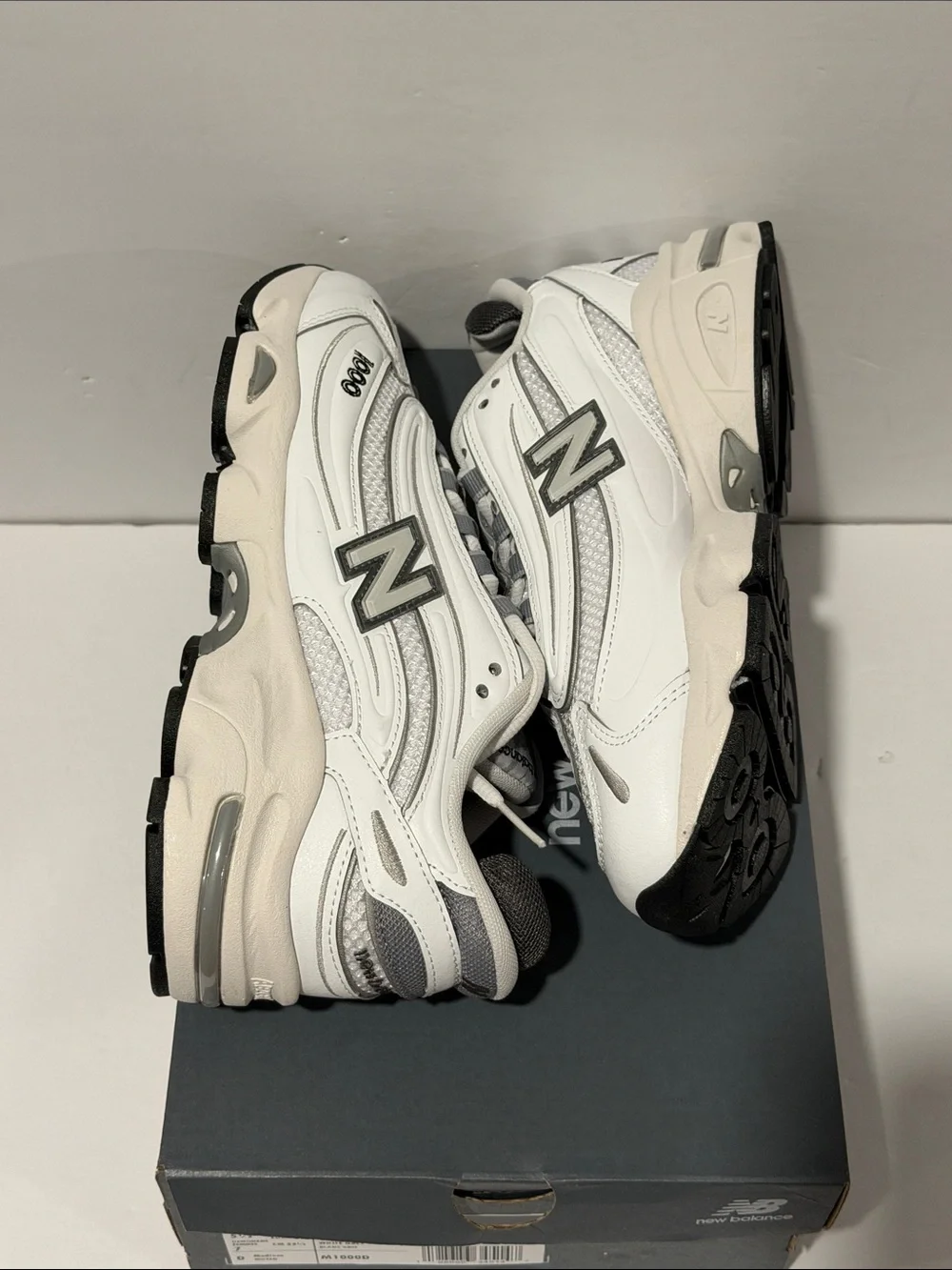New Balance 1000 'White' Sz: 5.5 / 7.5 / 8.5 (M1000D)